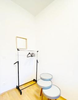 Private rooms in 5BR shared Aprt for 11 Near Train Station - 1