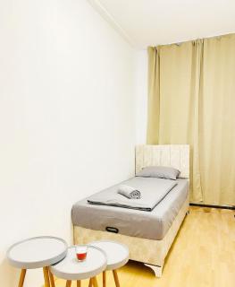 Private rooms in 5BR shared Aprt for 11 Near Train Station - 2