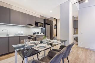The Lineal 014 - Stylish 2BR in Sandton Central Pool, WiFi - 8