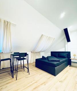 Private Rooms in Shared 6BR Aprt, with shared kitchen near City Center - 0