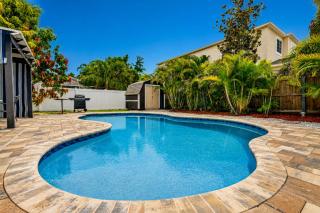 Tropical Largo Pool House Near Beaches Private Pool Retreat - 8
