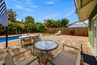 Tropical Largo Pool House Near Beaches Private Pool Retreat - 2