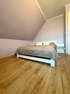 Nowy dom domek Sajzy 34 na Mazurach, balia ogrodowa z funkcją jacuzzi - 9