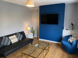 Alderton House - Spacious 3 Bed with Parking - 9
