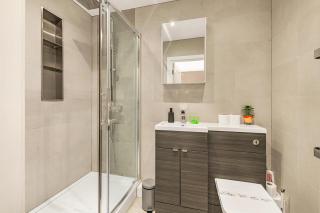 Bright & Airy 2-Bed City Centre Apartment - 2