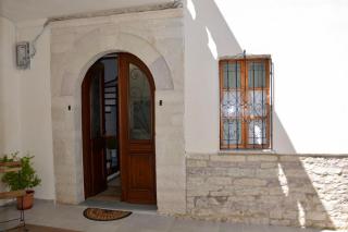 Loni's Guesthouse - 3