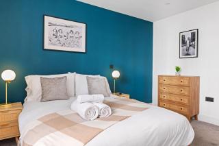 Bright 2BR City Center Apt | Long Row - 2