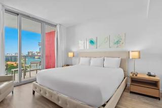 Sweeping Bay View 2BR - Beachwalk Resort - 4