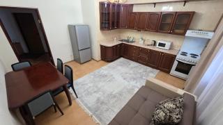 421 Байтерек, 3-х комн кв 2 кровати 2 раскладных дивана на 1-8 гостей, 2 санузла - 5