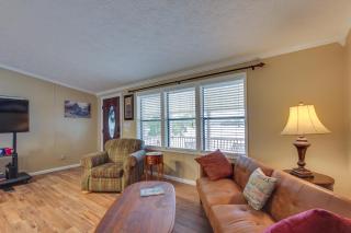 Steps to Pickwick Lake! Home w/ Sunrooms & Views - 9