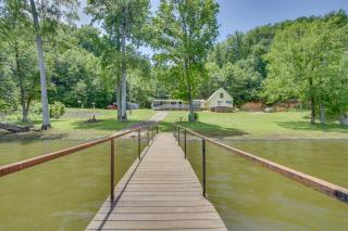 Steps to Pickwick Lake! Home w/ Sunrooms & Views - 0