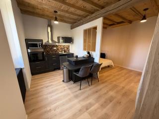 Studio rénové et climatisé route de cordes - 0
