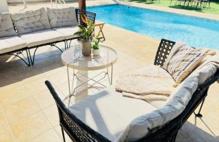 Sea View Villa -Private Pool - 1 Min Walk to Beach - 5