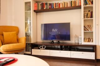 KVR Modern 2-Bedroom City Center Apartment - 6