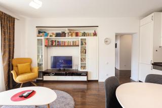 KVR Modern 2-Bedroom City Center Apartment - 4