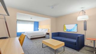 Holiday Inn Express Hotel & Suites Milwaukee Airport by IHG - 9