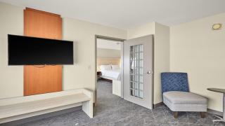Holiday Inn Express Hotel & Suites Milwaukee Airport by IHG - 5