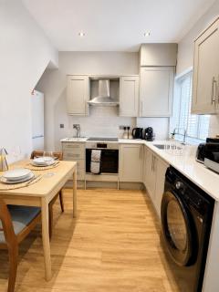 The Stables Retreat-Victorian Home-Free Parking - 3