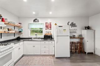 Classic Cabin Charm| Fire Pit| Minutes to Wineries - 6