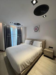 The Diamond In City Luxury Suites By ZENORA Living - 7