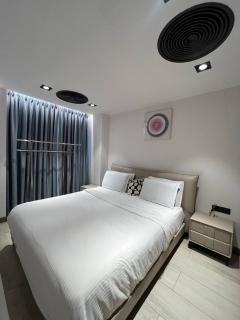 The Diamond In City Luxury Suites By ZENORA Living - 4