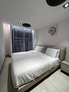 The Diamond In City Luxury Suites By ZENORA Living - 3