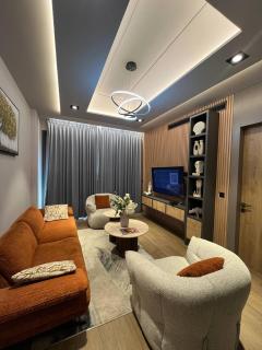 The Diamond In City Luxury Suites By ZENORA Living - 1
