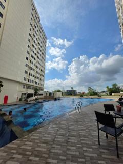 Sunshine Studio B11-12 Baloi Apartment Batam Pool View - 1