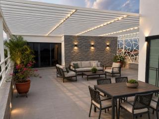 DE Lounge Inn - 1