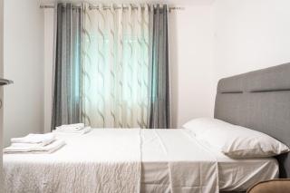 Quiet City Stay with Private Garage and 5 Min to Center - 0