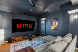 World Cup Family HQ Pool Theater Games Sleeps 12 people - 3