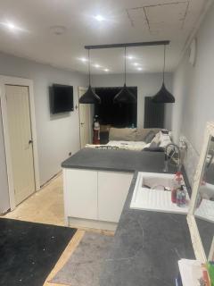 Comfy Double Room 5 Min Walk to Station and Docks - 7