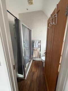 One Bed Flat Close to Station & River - 7