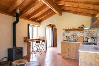 Cozy house in beautiful valley, close to the beach - 4