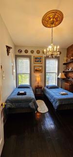 Rooms in a Luxurious Colonial Townhouse - 3