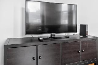 2BR Ensuite Stay with Parking - Cozy & Central - 3