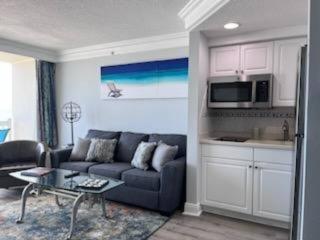 Daytona Beach Oasis Oceanfront balcony 1 bdrm - 4