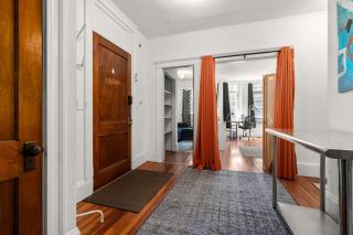 Boston Room by Cleveland Circle & BC - 9