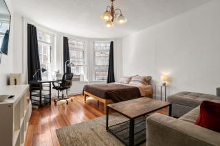 Boston Room by Cleveland Circle & BC - 6