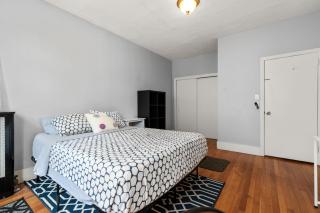 Boston Room w/ AC, W/D & Desk - 9