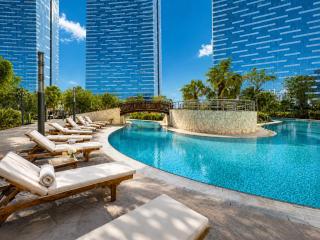 Desert Key Premium Gem in Gate Tower - Pool & Gym - 2
