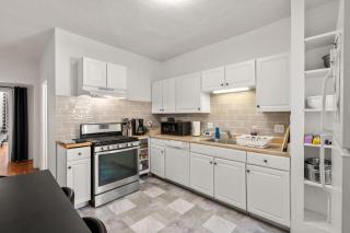 Boston Room w/ AC, W/D & Desk - 5