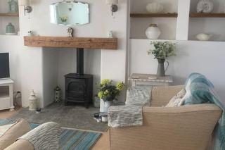 Charming Cottage Nr Beach and Town Free Parking - 9
