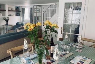 Charming Cottage Nr Beach and Town Free Parking - 5