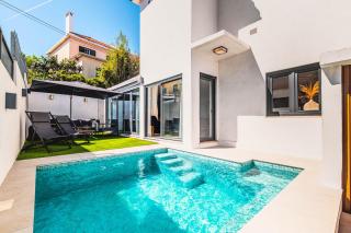 Heated Pool & Sauna Bliss - Luxury 4BR Villa - 0