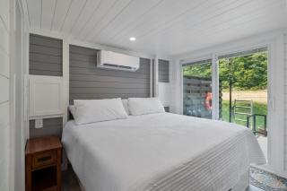 Miss Madison - Pet Friendly Floating House - 8