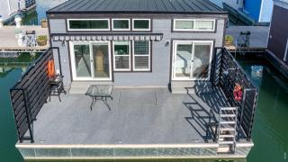 Miss Madison - Pet Friendly Floating House - 6