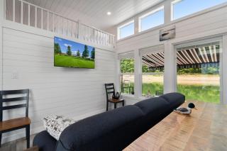 Miss Madison - Pet Friendly Floating House - 3