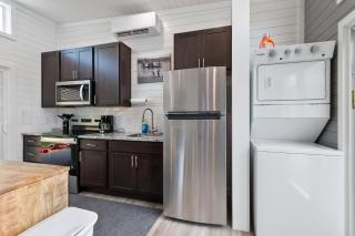 Miss Madison - Pet Friendly Floating House - 2