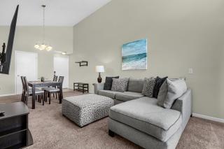 Upstay Condo near MCO Airport w Golf & Pool - 4